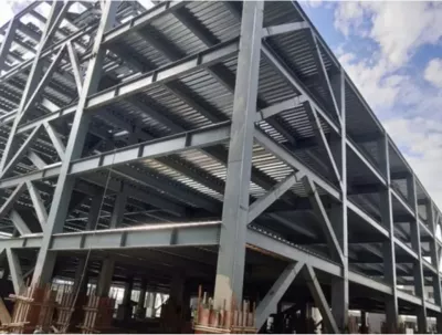 五金店清晨起火：四具消防器材三具过时，消防栓接口锈死